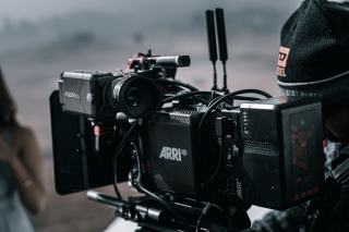 Plateau de tournage d'un long métrage financé par des investisseurs privés